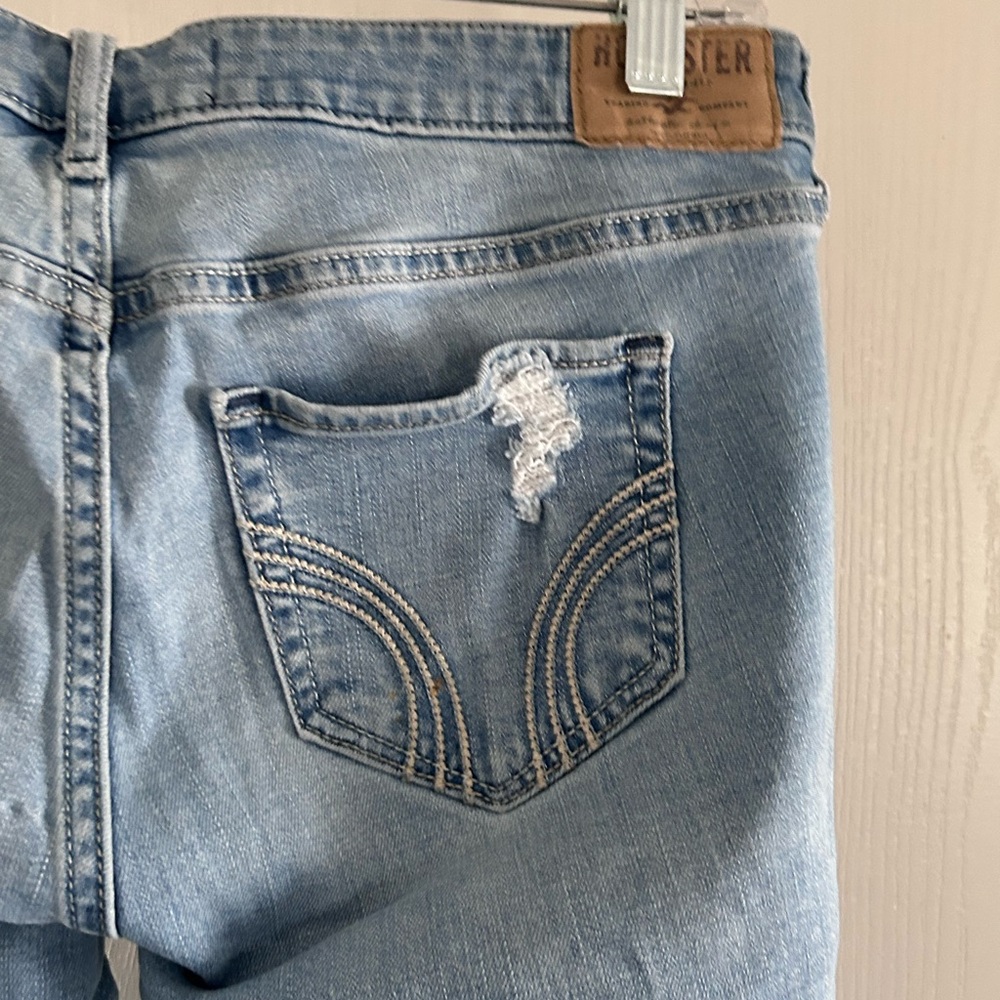 Hollister | Light Blue Distressed Ankle Jeans | Size 29 - Picture 6 of 8